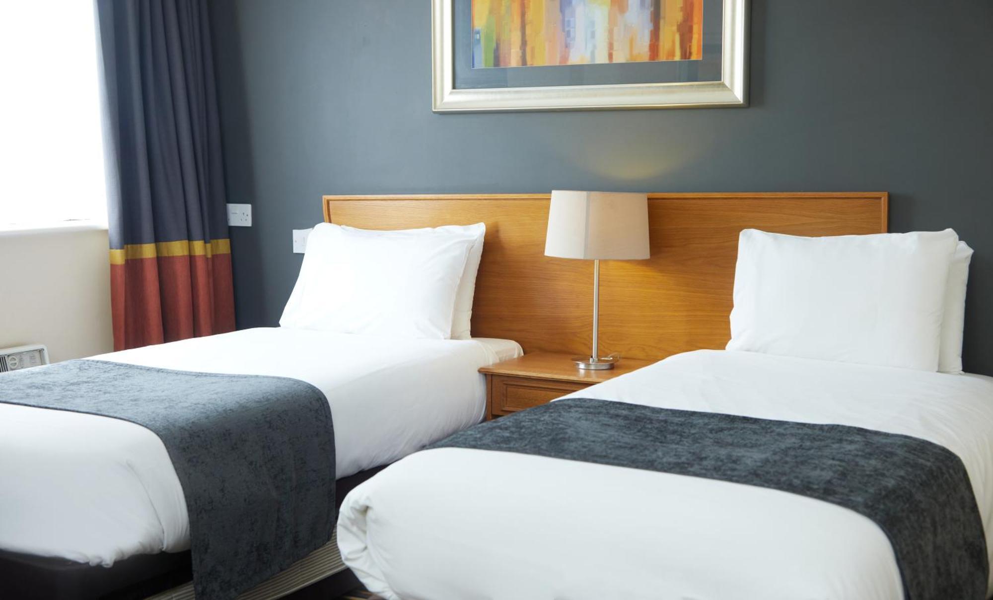 The Broughton Hotel By Greene King Inns Milton Keynes Bagian luar foto